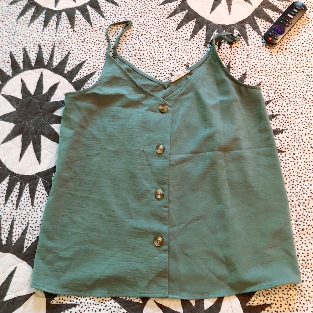 Metro Button Tank